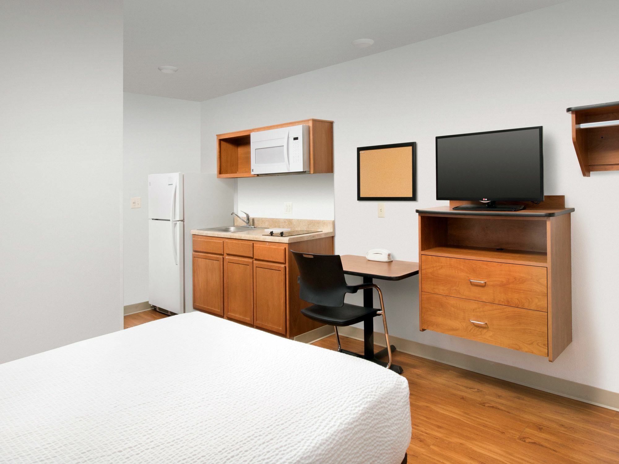 Extended Stay America Select Suites - Cleveland - Airport 페어뷰공원 외부 사진